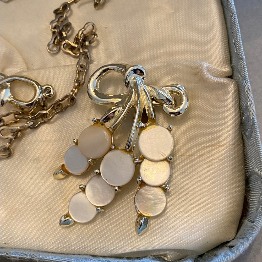 Lucien Piccard Gold and Cream Jewelry Set - Picture 2 of 4